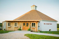 theroundbarnonclearcreek