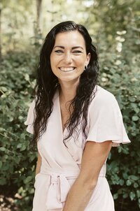 headshot of Lizzy smiling