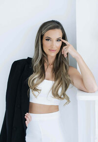Editorial portrait of female designer – Praia Creative Studio branding
