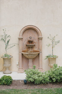 European fountain feature at Ma Maison wedding venue