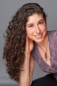 Michelle Shapiro is a registered dietitian and food relationship coach for business women.