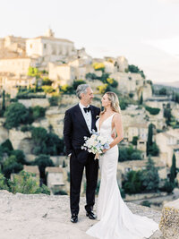couple with the view with Gordes