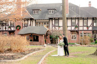Gramercy Mansion Wedding Photographer snaps a photo of a couple outside the mansion in the front gardens