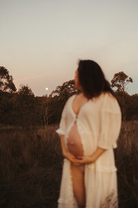 Pregnant lady holding belly