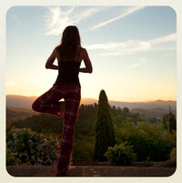 travel___dawn_yoga_italy_sunrise2