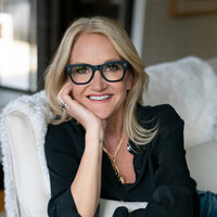 Mel Robbins Headshot - Online Marketing Expert