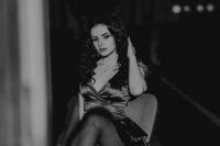 This Showit template for photographers is the ultimate website template for creative professionals. Built for portrait and fashion photographers, this minimalist, film-style template offers a modern, cinematic aesthetic perfect for editorial photography and couples sessions. The customizable photographer website template features sleek design, responsive layouts, and a matching brand kit, making it the ideal choice for those seeking a standout online presence. Elevate your portfolio with this SEO-friendly, easy-to-use Showit template for photographers.