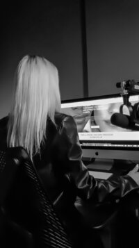 Coaching and soul-led programs to build legacy brands and magnetic content 