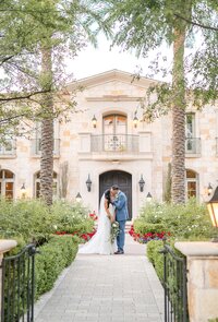 Scottsdale-Wedding-Photographer-and-Videographer-Private-Residence-bride-and-groom-portrait-kissing-HuffoWed-1617