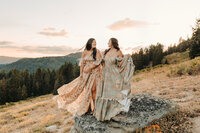 Senior Pair on a Boulder | Photography by Jocelyn