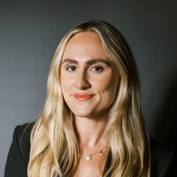 Elevate your bridal style with Stylist Lizzy Polden of Agency 8 Bridal Stylist. From finding the right dress to styling your wedding day accessories, we offer comprehensive bridal fashion support in New York City. Let us guide you from engagement to honeymoon with curated looks and expert advice.
