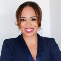 Britt Bozik praises Mallika's branding coaching for providing clarity and direction in niche development.