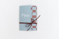 Donkerblauw met koperfolie geboortekaartje minimalistisch