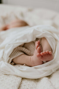 Image of newborns toes and the intimate details