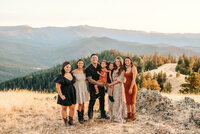 Large Family Photo on a Mountain | Photography by Jocelyn