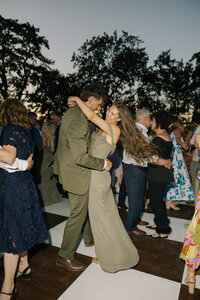 sam-and-luke-dancing-tampa-wedding-photographer-savannah-claire-photo07