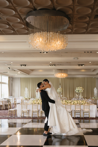 Documentary wedding photography of couple having their first dance in historical destination wedding venue | Sush Digital Media