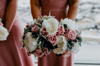 bridesmaid's pink bouquet