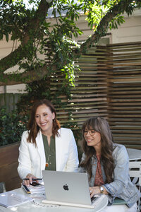 women-entrepreneuers-outdoor-meeting-with-laptop-for-brand-session-Charleston
