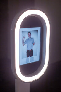 Photo booth stand screen