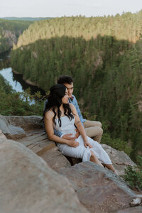 algonquin park elopement barron canyon couple sitting on rocks