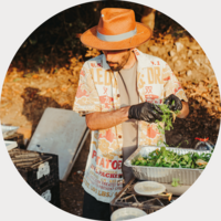 mason hernandez founder of farm dinner la cooking outside