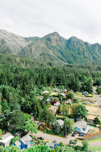 Drone photo of mountains in cascade locks oregon