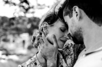 engagement-shoot-couple-embracing-in-black-and-white-on-the-beach-in-antibes