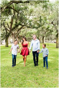 family of four under the oaks in downtown savannah