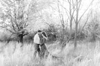 Outdoor maternity photo session