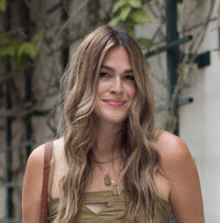 I help women who love pretty details, Florida living, and home decor but need help putting it all together with easy recipes, affordable style, and effortless everyday inspiration.