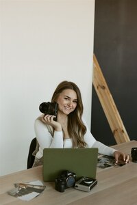 Travel elopement photographer