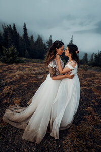 brides kiss in Washington after elopement