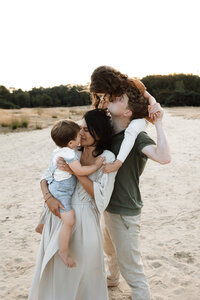 fotoshoot gezin gezins fotoshoot eindhoven valkenswaard gezinsfotograaf fotosgraaf noord brabant liefdevolle herinneringen