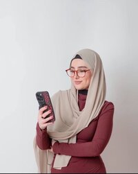 Ayah Official celebrating six-figure business success, mentoring over 200 women through the No-Chase Authority Mentorship.