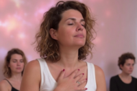 Bol avec bougie pour une séance de breathwork