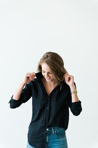 Everlane-Ethical-Clothing-slow-fashion-blogger-capsule-wardrobe-button-up