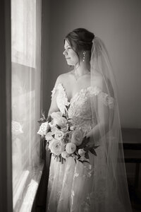 Milwaukee bride getting ready for wisconsin wedding