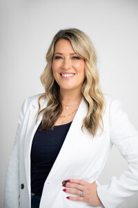 Satisfied client [CliJamie Philips celebrating digital marketing success with Social Circle team