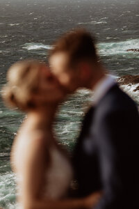 bride and groom infront of the sea