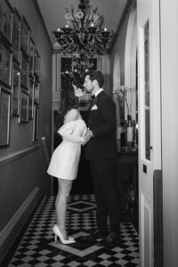 Romantic couples photos a couple share a kiss in Kensington