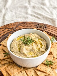White bean dip with fresh rosemary and crackers.