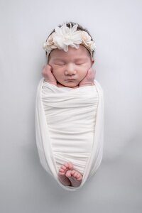 sweet and simple special moment captured by Seattle and Lynnwood Newborn Photographer, Thistle and Bloom Photography.