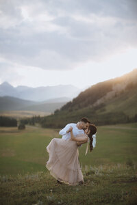 Liv Hettinga Photography is an elopement photographer in Canada, here is some information on the packages she offers and the pricing