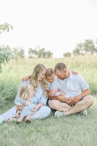 outdoor-studio-lifestyle-newborn-session-clear-lake-sd (44)