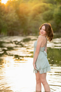 seniors pictures in milwaukee near river