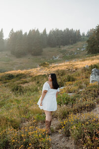 Senior Photo with Forest Backdrop | Photography by Jocelyn