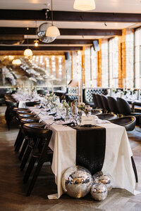 Black and white chic wedding table decor at Roberta’s in Dublin, Ireland