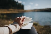 anna-hecker-ulWwX5Y1NDs-unsplash