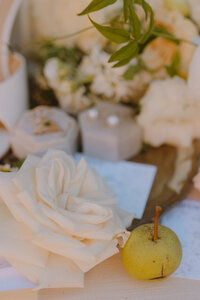 Luxury wedding florals styled for a high-end Idaho wedding, blending refined design with editorial photography.